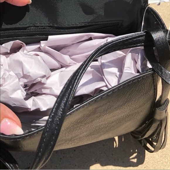 BLACK FAUX LEATHER SADDLE CROSSBODY BAG - Picture 5 of 8